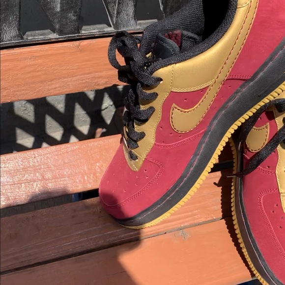 *WOMENS *Red and gold low cut air forces - Picture 3 of 7